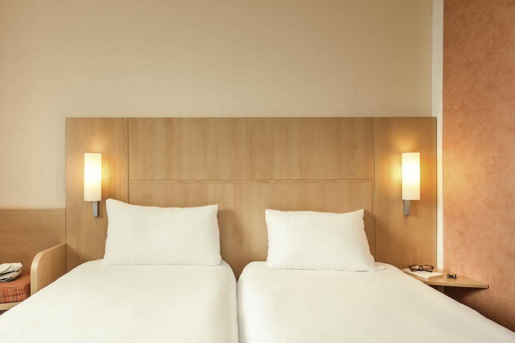 Hotel Ibis Cognac Centre Bagian luar foto